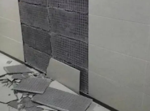 台儿庄瓷砖空鼓维修公司分享下台儿庄墙砖松动维修的知识